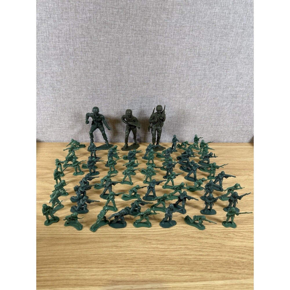 Vintage Plastic Green Army Men Lot - 3 Jumbo 6" Figures 60+ 2" Soldiers